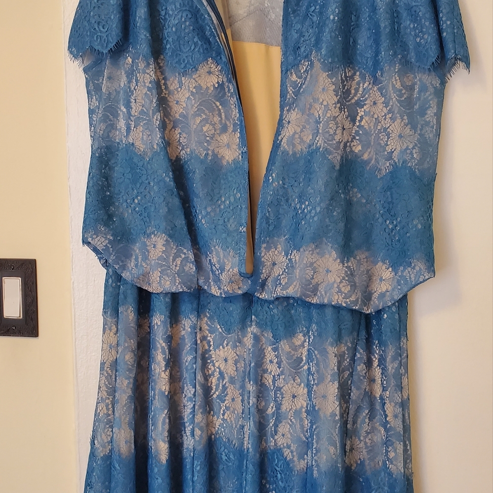 Beautiful Tadashi Shoji Dress, size 12 - Picture 8 of 8